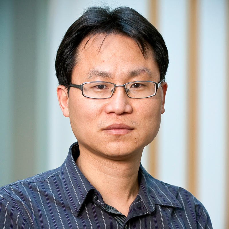Portrait of Dr. Xiaodong Lin